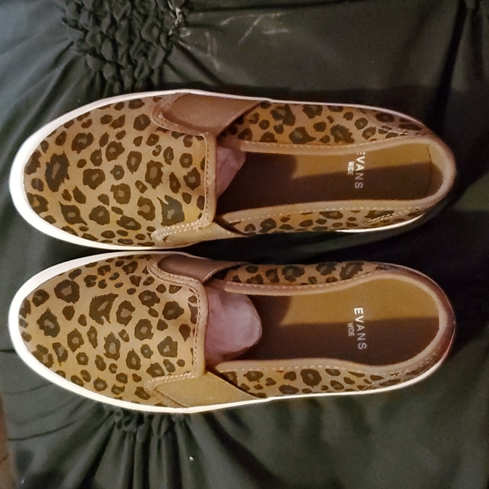 Avenue Size 6 4E